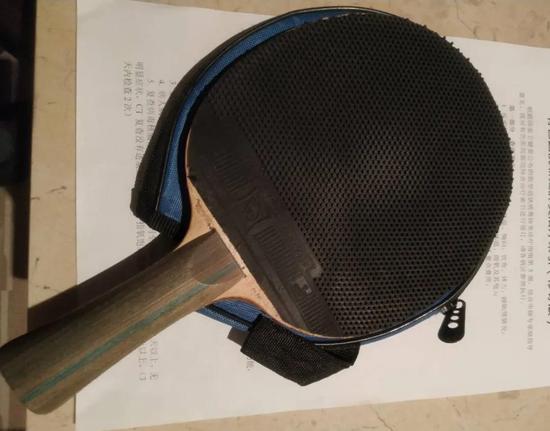 李晔带过来练习徒手动作的球拍