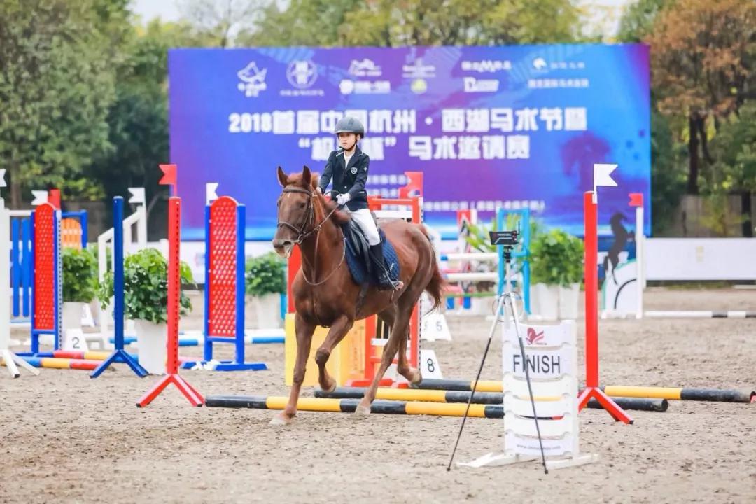 11岁马背“微笑天使”陶可欣