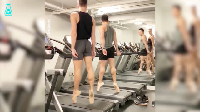 奥特曼倾心小怪兽