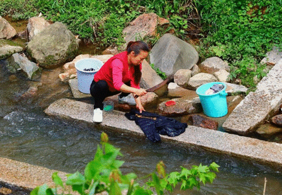 难得还能看到这种洗衣方式