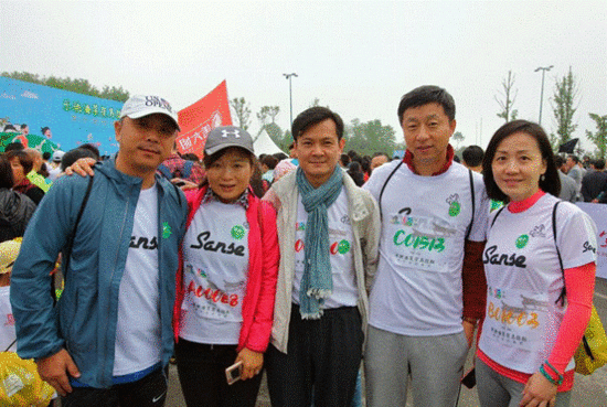 看到牌号了吗？A/B是马拉松，C是健步走。也就是说，师妹跑马拉松，师弟仅仅健步走？