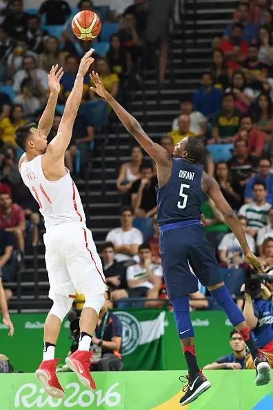 布克在巨星体系下的高光呈现