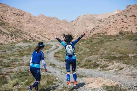 　　在补给站等待队员们抵达。