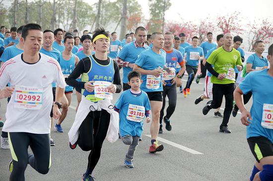 3000多人跑步迎新年2016海丝公园健康跑启动