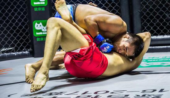  　　黑龙江龙云姜涛VS大连北方杨棚