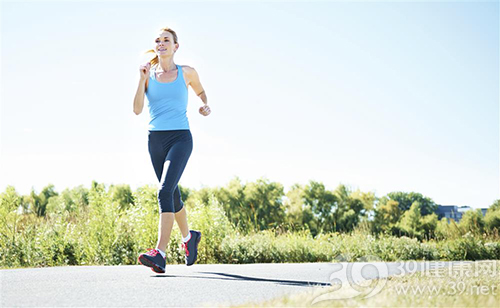 跑步跑着跑着，突然感觉到胸痛，停下来又似乎没那么难受