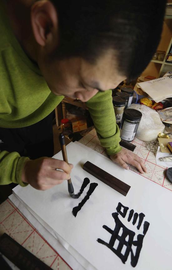 从18岁开始健美训练直到现在,师承西北健美健身界泰斗李根勤老师