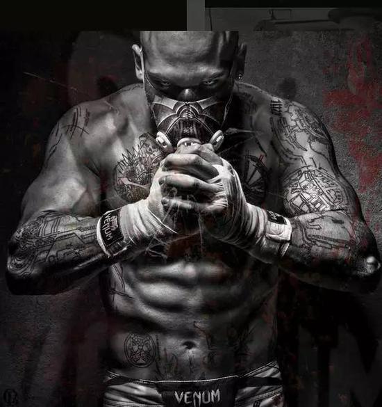 为题材的励志视频以mma综合格斗训练自导自演拍摄过多部皮纳还对摄影