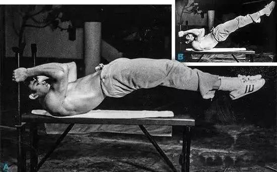 龙旗，这个动作由李小龙发明的一种锻炼腹肌的方式。