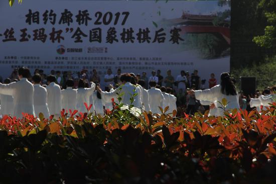  开幕式群众体育表演