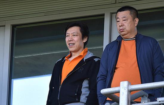 比赛结束当晚,雷丁俱乐部宣布易主,人和集团戴秀丽与戴永革姐弟收购了