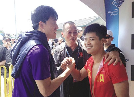 2015年钻石赛期间，刘翔祝贺苏炳添飙出9秒99的成绩。