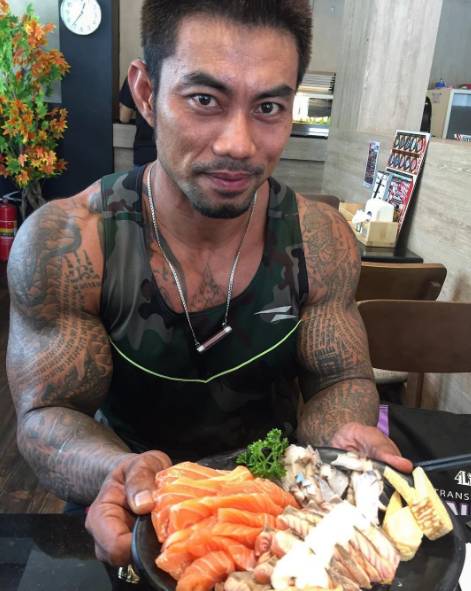 一条腿泰国大叔超励志 练出爆炸肌肉征服娇妻