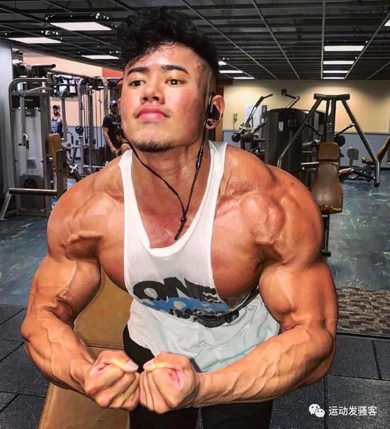 如何达到视觉震撼？几个动作教你练出斜方肌！