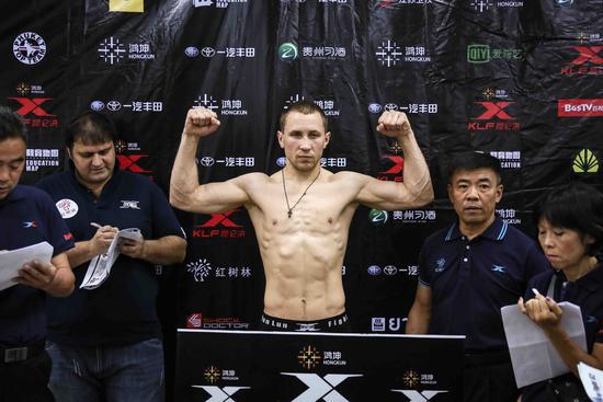 8 诸神之战初代王者迪兹尼斯 祖耶夫