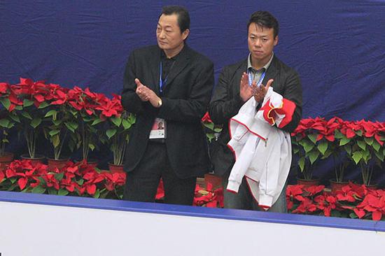 2013年11月1日，世界花样滑冰大奖赛北京站首日，赵宏博身为教练场边亮相。