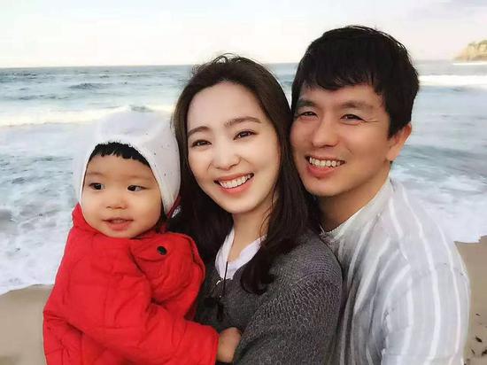 车侑蓝曝近照老公帅女儿美难怪女神不打球了图