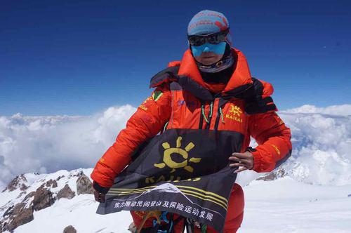 罗静成为中国首位登顶12座8000 米女性登山家
