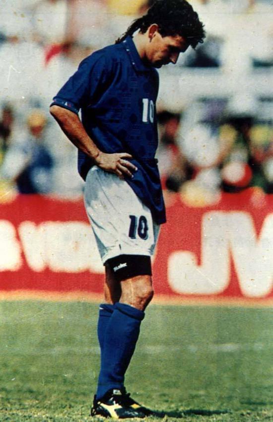 忧郁的眼神飞舞的马尾辫足球情人罗伯特巴乔