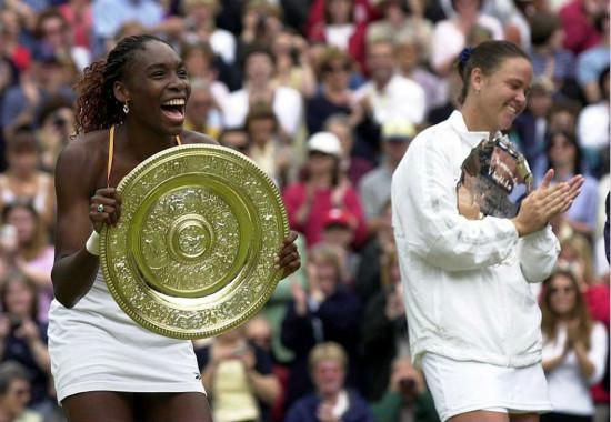 2000年温网女单决赛结束后大威和亚军达文波特（图片来源： Getty Images）