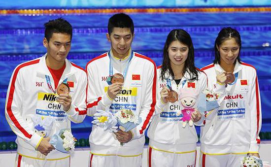 中国夺男女混合泳接力铜牌。
