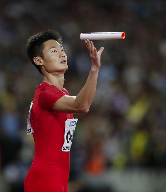 中国队选手张培萌在比赛后。