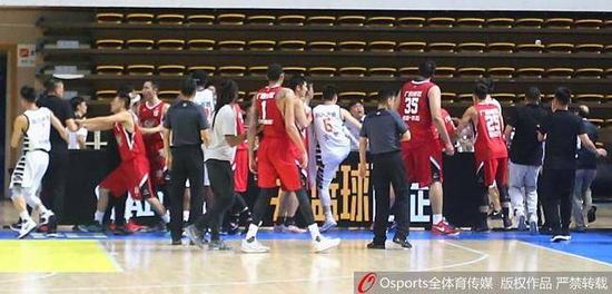 NBL季后赛广西河南两队大打出手
