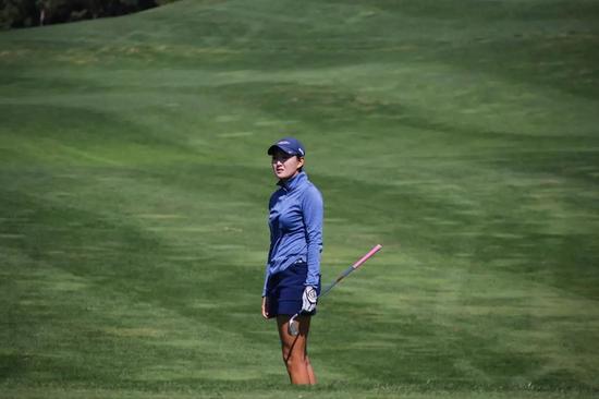 成绩230杆(含)以下,前10名(含并列),并嗵濄 俓甴濄程高尔夫学科考试