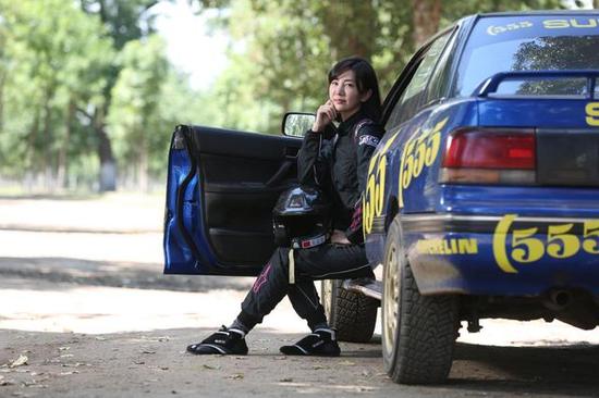 美女车手金蕊跨界玩设计复古风绳艺香水卖到脱销