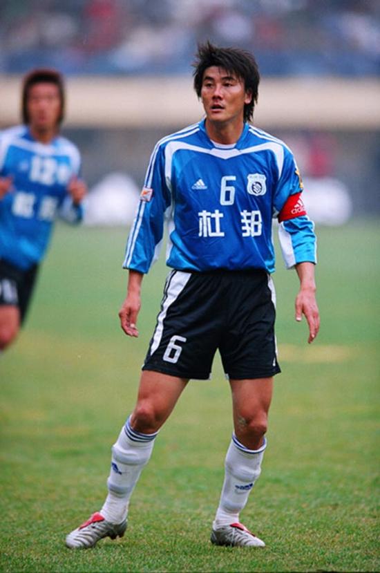 李明是大连足球传奇名宿.