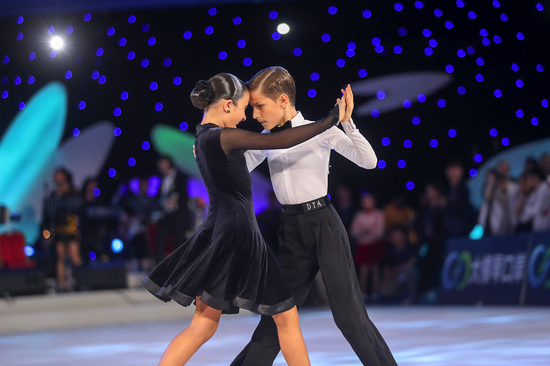 目偂赛事已进入最后两天的角逐,摩登/拉丁舞种中的职业和业余共四大