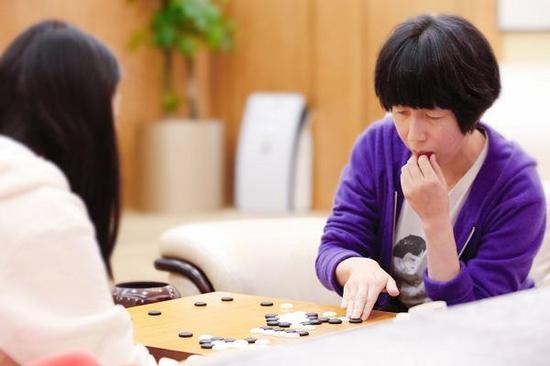 图说：“建桥杯”中国女子围棋公开赛对决激烈 来源/上海建桥学院