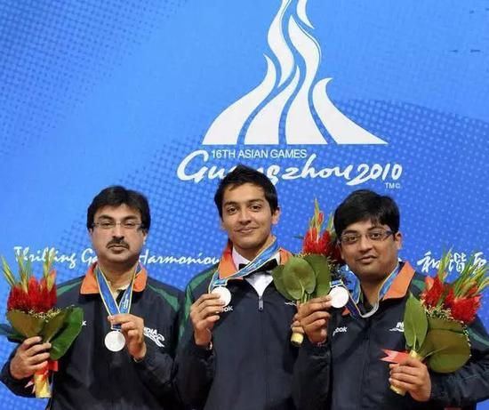 2010广州亚运会斯诺克团体项目，梅塔为印度队夺得银牌
