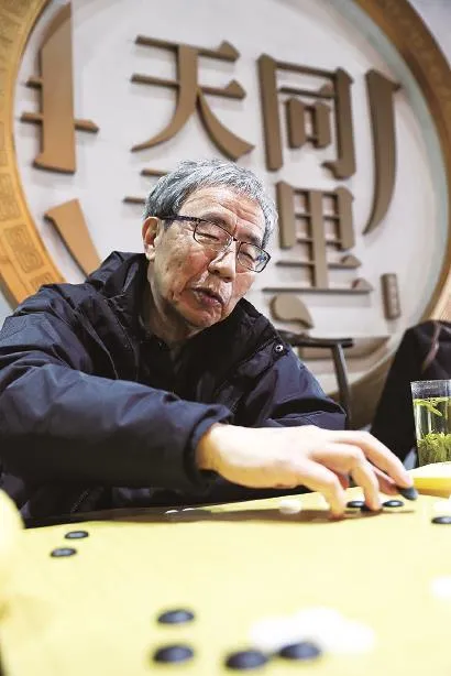 记忆 | 华以刚:与国乒名将庄则栋下围棋_棋牌_新浪竞技风暴_新浪网