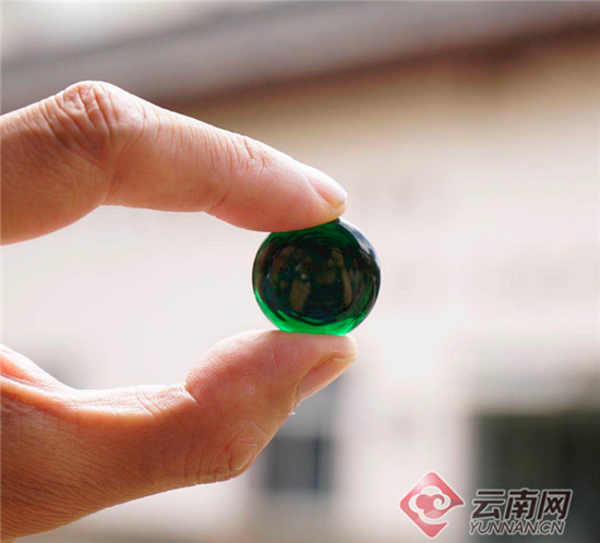 新式环保云子 周明佳 摄