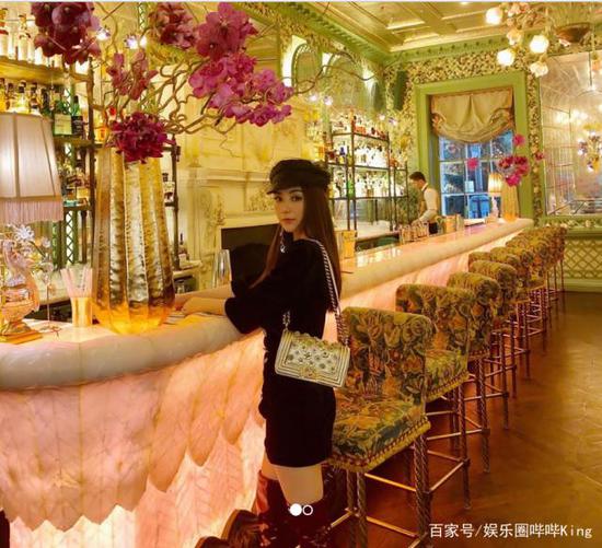 郭富城爱妻方媛晒骑马照