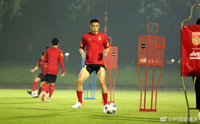 苏塔这样"高空轰炸"能力突出的球员,中国队还需利用有限的定位球机会