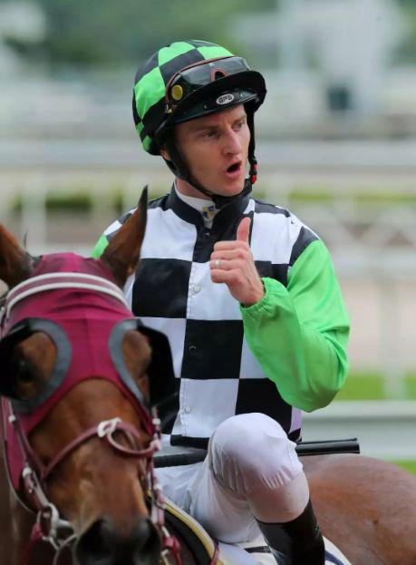 香港骑师潘顿单季九个月获总奖金2亿元