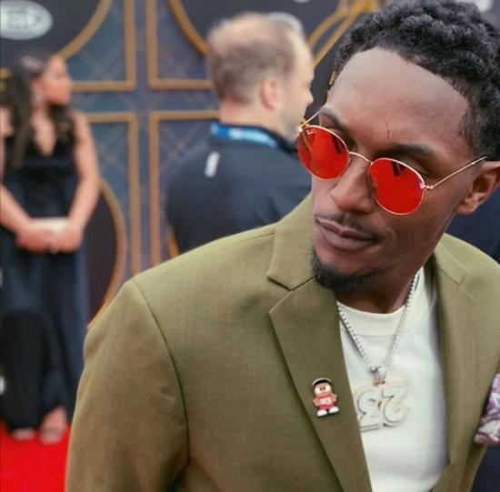 他是NBA唯一同时交两女友 还能和谐相处的球员