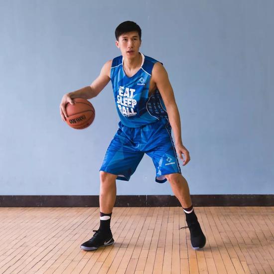 翁德隆从饮水机到大学mvp毕业5年他依然牛逼