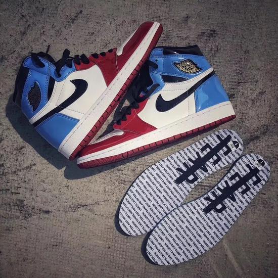 kikstimes倪大红再次上脚aj1倒钩