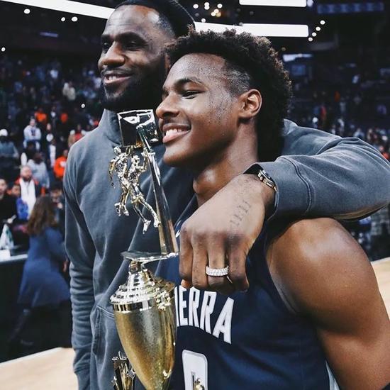 指日可待!NBA第一对父子兵要来了?