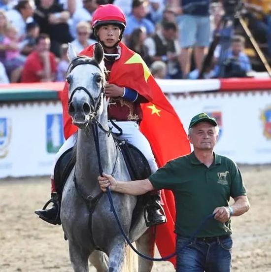 首位中国女骑师即将亮相匈牙利国家大赛马