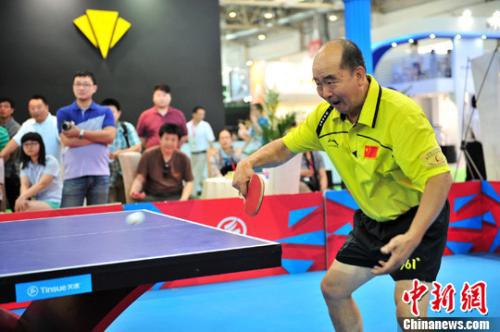 资料图：中国著名乒乓球运动员梁戈亮。中新社发 邹宪 摄
