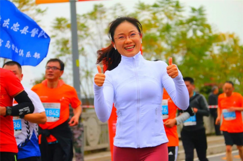 万人角逐!2019长江三峡马拉松激情开赛