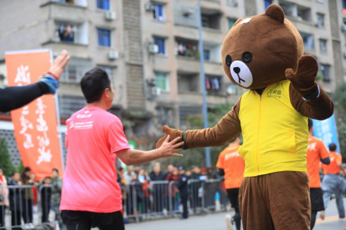 万人角逐!2019长江三峡马拉松激情开赛