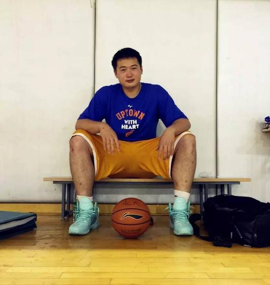 星记-万圣伟:这个内线很全能而且有点萌!