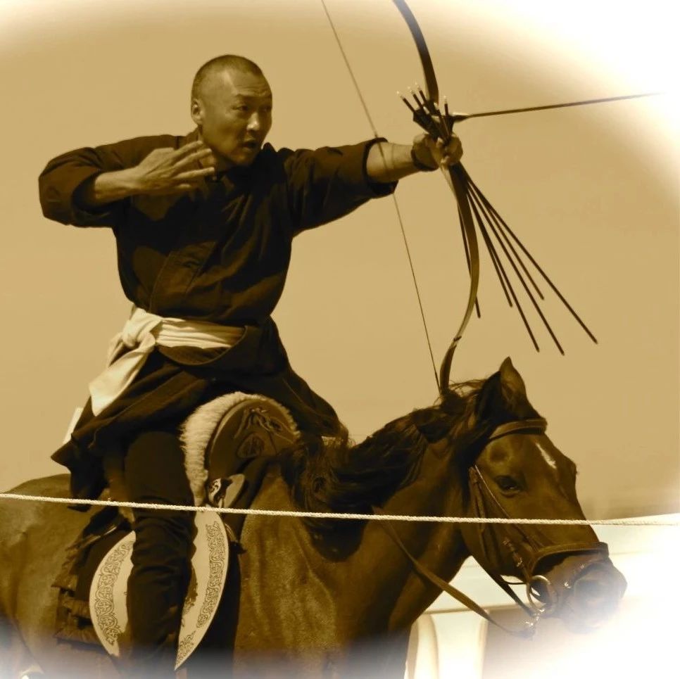 胡服骑射传人曲贵斌