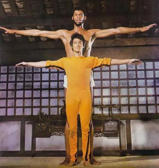 猛料!李小龙妻子曾一脚将nba巨星给踹飞