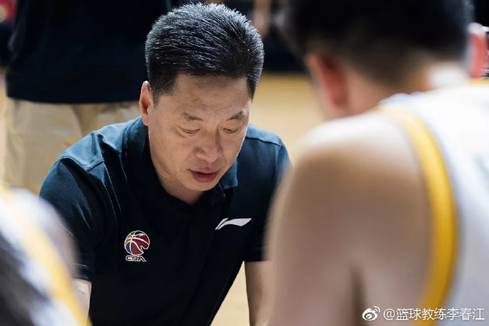 李春江回应获奖:年纪大拿的多 盼以后还能获奖_cba_新浪竞技风暴_新浪